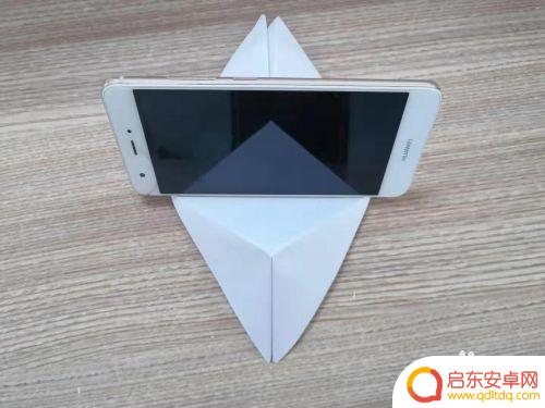如何用纸折手机支架 用纸折手机支架的步骤