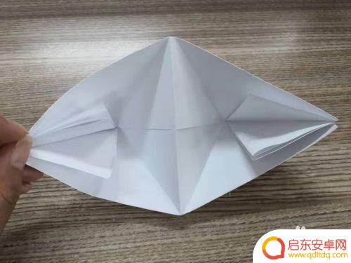 如何用纸折手机支架 用纸折手机支架的步骤