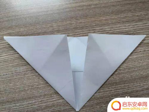 如何用纸折手机支架 用纸折手机支架的步骤