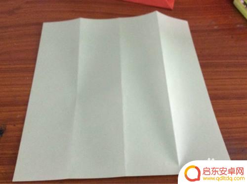 没有手机支架怎么固定手机 没有手机支架怎么在车上固定手机导航