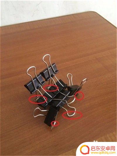用夹子做手机支架竖放 铁夹子DIY手机支架制作教程