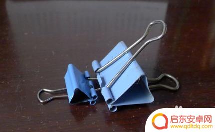 手工制作手机支架(简单又实用) 如何用塑料瓶自制手机支架