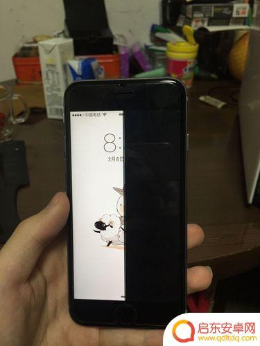 苹果手机摔过屏幕一角黑掉了怎么回事 苹果手机黑屏不亮怎么办