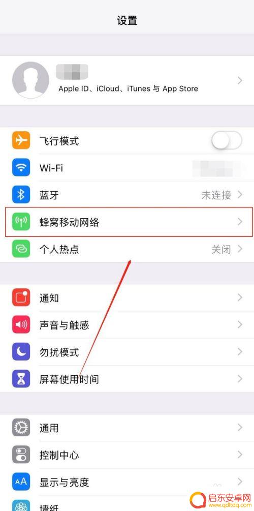 苹果手机卡怎么设置开机锁 如何在iPhone手机上设置SIM卡锁
