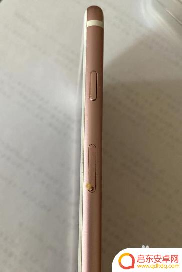 手机装卡的地方被牙签堵住了怎么办 牙签卡在手机卡槽里怎么办