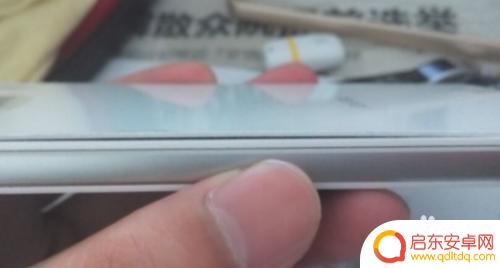 手机后盖开胶了是不是坏了 手机电池鼓包和后盖开胶的解决方法