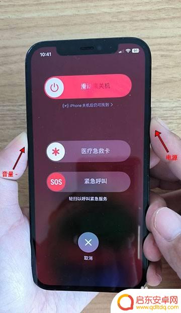 怎么取出手机的卡 如何拆卸手机内的SIM卡