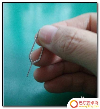 针卡进手机孔 手机插针使用方法