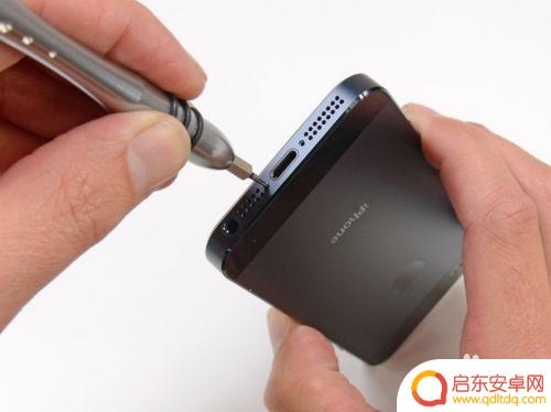 如何拆开苹果手机 如何拆开苹果手机的外壳