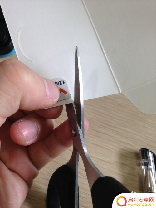 如何制作手机卡 0成本DIY手机SIM卡套方法