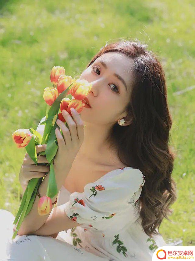 草原手机怎么拍大片好看 草地拍照姿势收藏