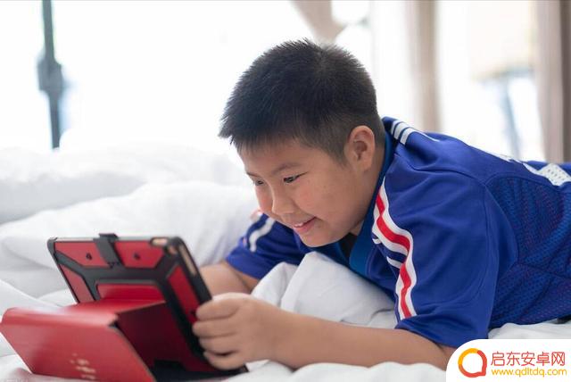 如何劝阻不要沉迷手机 如何正确表扬孩子以避免手机沉迷