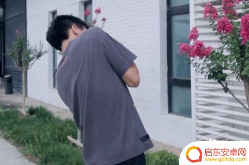 拿手机拍照如何摆姿势视频 手机拍照和拍摄视频的正确姿势教程