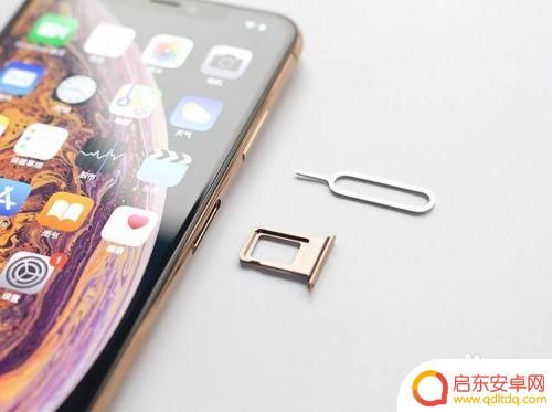 苹果手机放大器怎么移动 iPhone 缩放功能快捷键