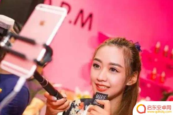 美女做抖音赚钱吗(美女做抖音赚钱吗是真的吗)