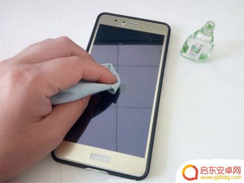 手机胶带怎么清洁干净(手机胶带怎么清洁干净视频)
