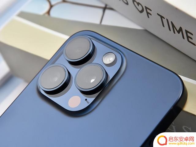 扛不住了！iPhone15系列降价超过1200元，华为Mate60功不可没