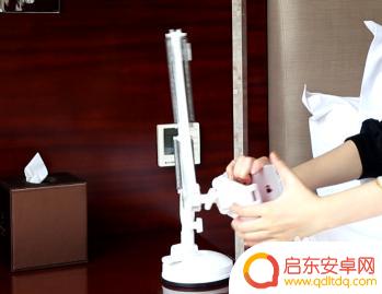 床头手机架懒人支架怎么用 床上手机懒人支架如何使用