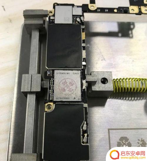 手机硬盘怎么加焊 iPhone 6s手机16G扩容到128G步骤