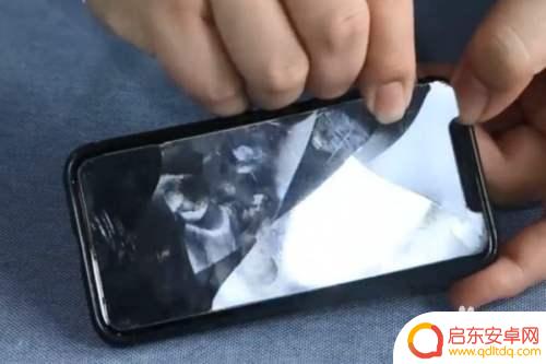 手机原厂膜怎么撕掉 手机原装膜怎么拆卸