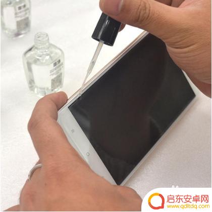 手机字体白边怎么去掉 怎样消除手机屏幕的白边