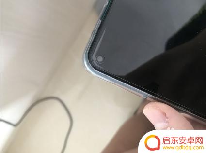 手机字体白边怎么去掉 怎样消除手机屏幕的白边