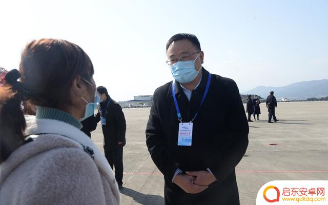 外出打工坐飞机抖音(外出打工坐飞机抖音文案搞笑)