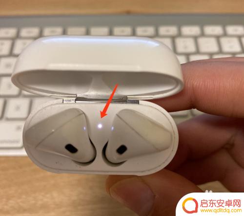 苹果手机同时连接两个蓝牙 苹果手机连接两个蓝牙耳机步骤