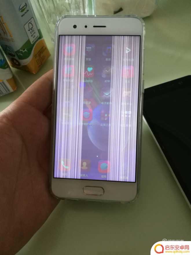 手机花屏了是怎么回事 如何解决手机花屏问题