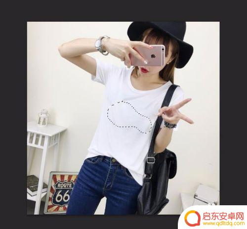 给图片去掉衣服上的字 如何在Photoshop中删除人物图片上的文字