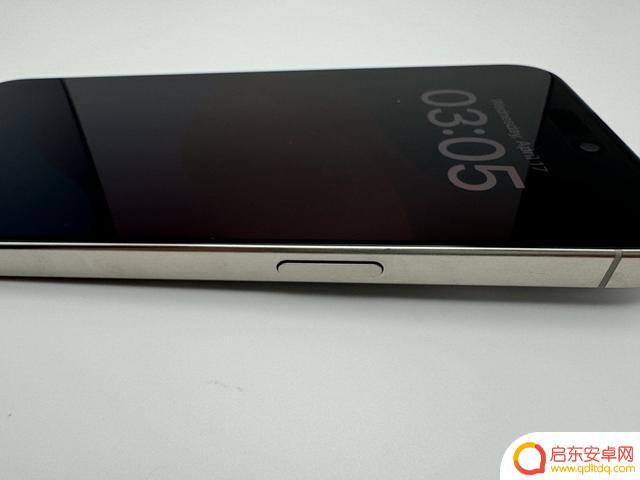 体验苹果iPhone 15 Pro Max原型机：触觉音量 / 电源按钮首次曝光