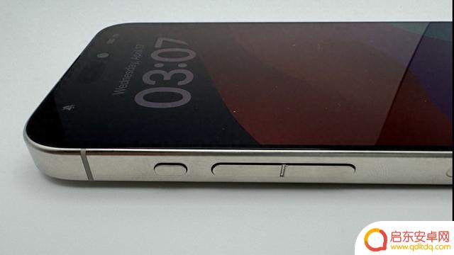 体验苹果iPhone 15 Pro Max原型机：触觉音量 / 电源按钮首次曝光