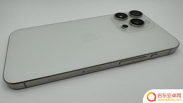 体验苹果iPhone 15 Pro Max原型机：触觉音量 / 电源按钮首次曝光