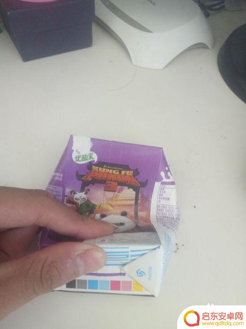 奶茶纸杯如何制作手机支架 快速制作手机支架DIY