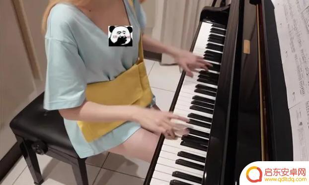 抖音搞笑钢琴女孩(抖音搞笑钢琴女孩视频)