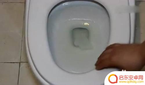 手机如何去除厕所臭味视频 手机掉入厕所怎么处理臭味