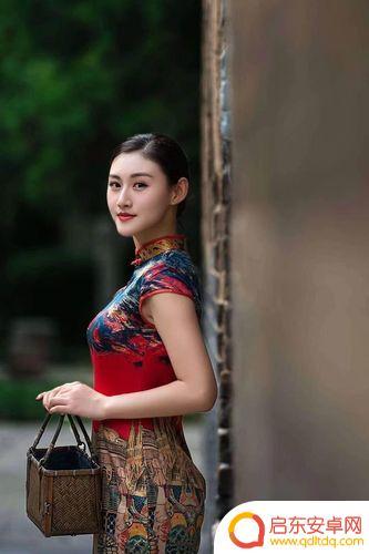 抖音旗袍酒窝美女(抖音旗袍酒窝美女是谁)
