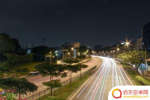 夜晚手机怎么拍车灯好看 新手如何拍摄夜景车灯延时照片