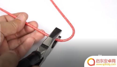 衣服架做手机支架步骤图片 如何利用衣架制作简易手机支架