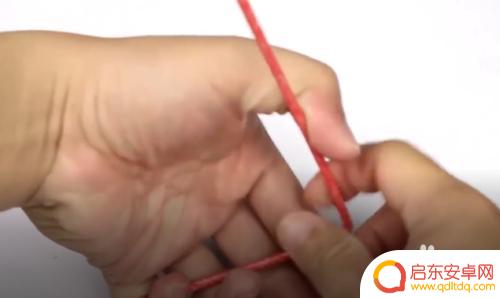 衣服架做手机支架步骤图片 如何利用衣架制作简易手机支架