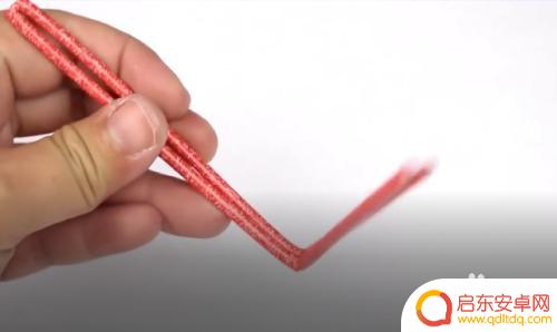 衣服架做手机支架步骤图片 如何利用衣架制作简易手机支架