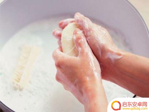 手机硅胶套发黄怎么办 硅胶套变黄了怎么清洗