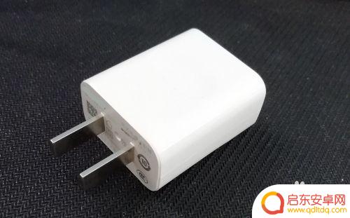 手机充电口怎么知道正负 怎样辨别手机充电器的正负极