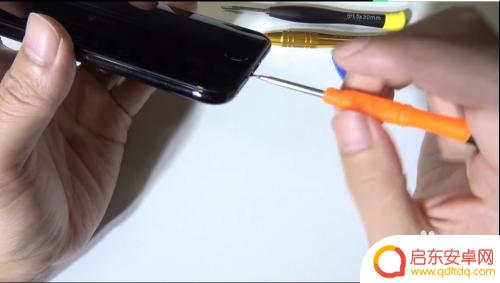 苹果手机怎么自己撬开 iPhone屏幕拆卸注意事项