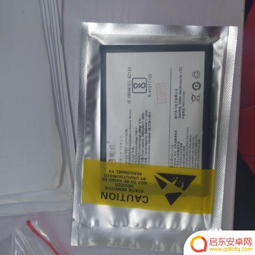 手机翻盖电池怎么拆 手机拆机教程换电池