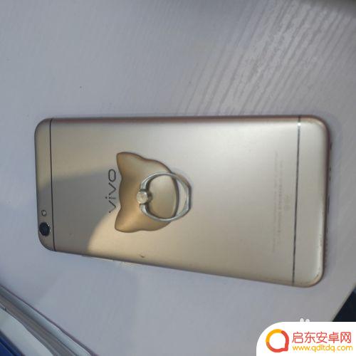 手机翻盖电池怎么拆 手机拆机教程换电池
