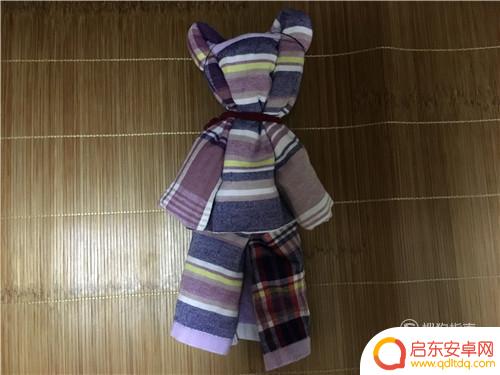 如何用毛巾折叠苹果手机 如何用毛巾折叠出可爱的小熊