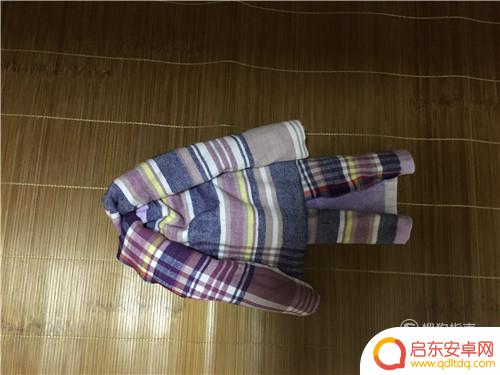 如何用毛巾折叠苹果手机 如何用毛巾折叠出可爱的小熊