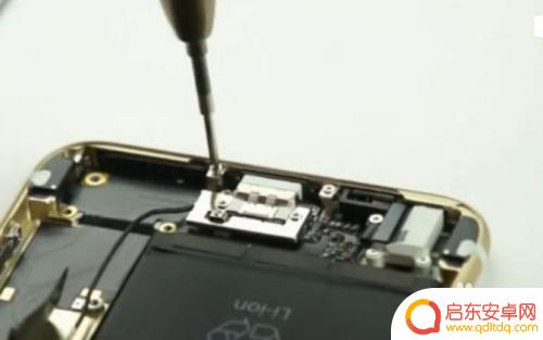 苹果手机尾部怎么拆 iphone6尾插更换注意事项