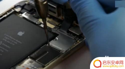 苹果手机尾部怎么拆 iphone6尾插更换注意事项